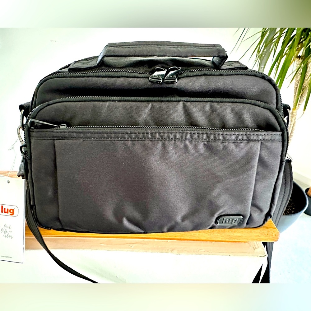 NWT Lug Shimmer Black Scoop Crossbody Purse